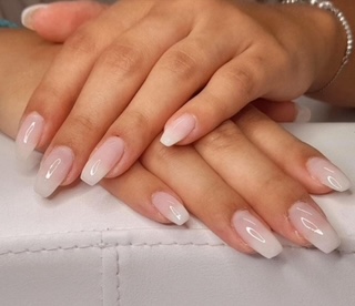 Unghie curate dopo un trattamento di manicure